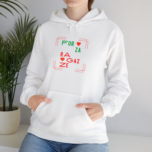 Kapuzenpullover mit Girl-Power-Motiv und italienischem Slogan: Forze Ragazze – Die Kraft ist mit euch, Mädels!