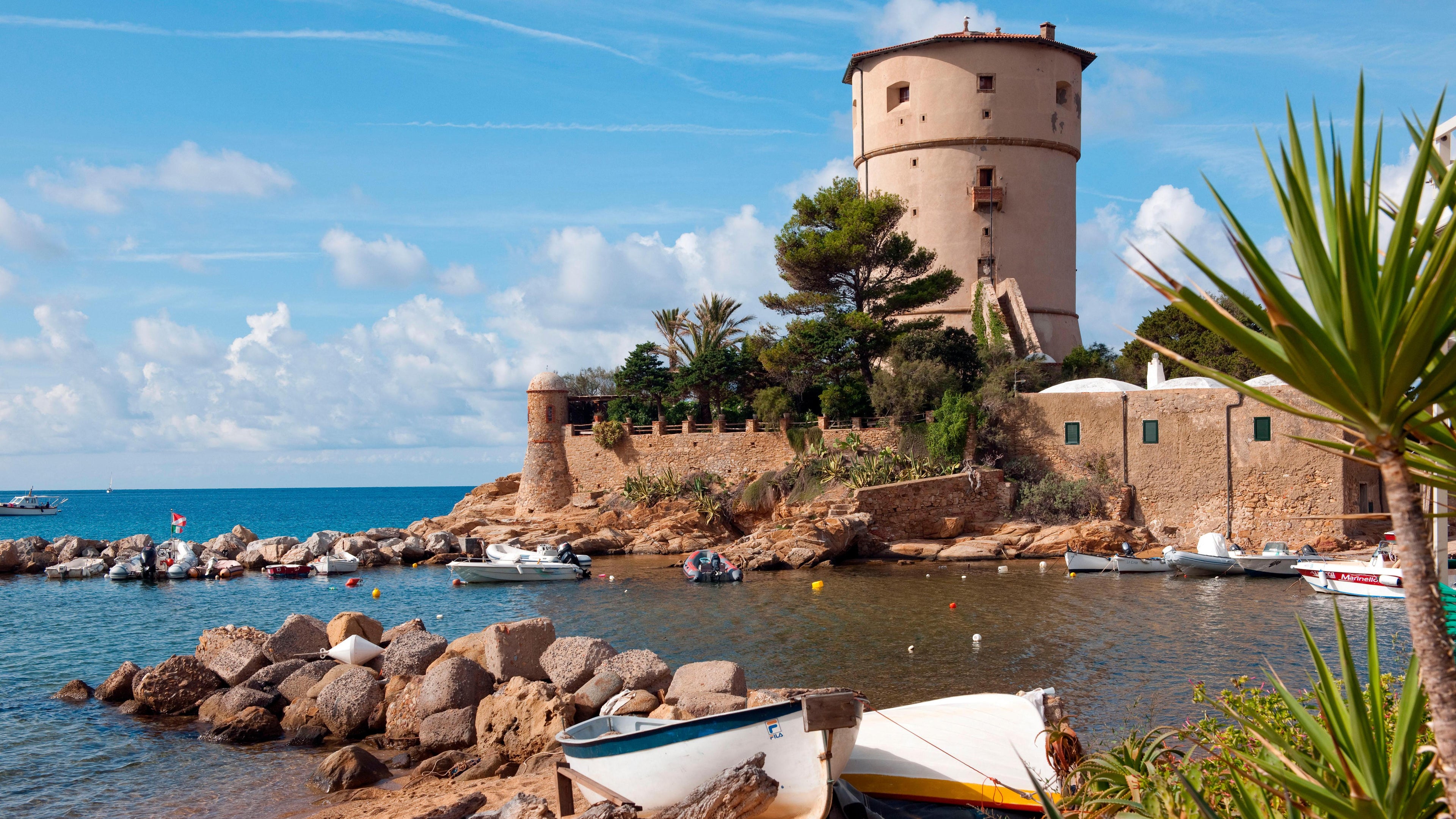 Giglio - the secret Tuscan Island with pristine beaches
