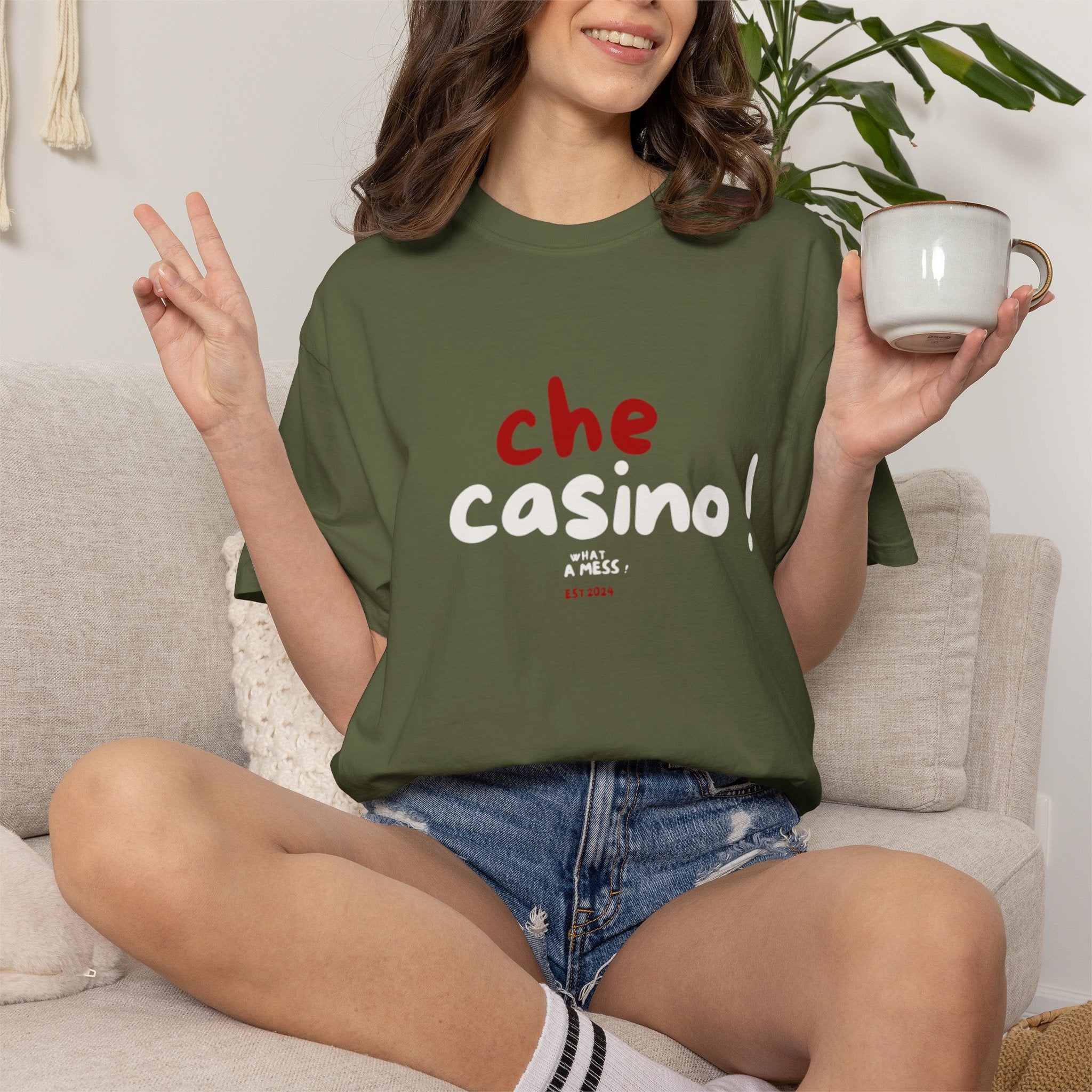 Che Casino Graphic T-Shirt — Italian for "What a mess!" Fun T-Shirt
