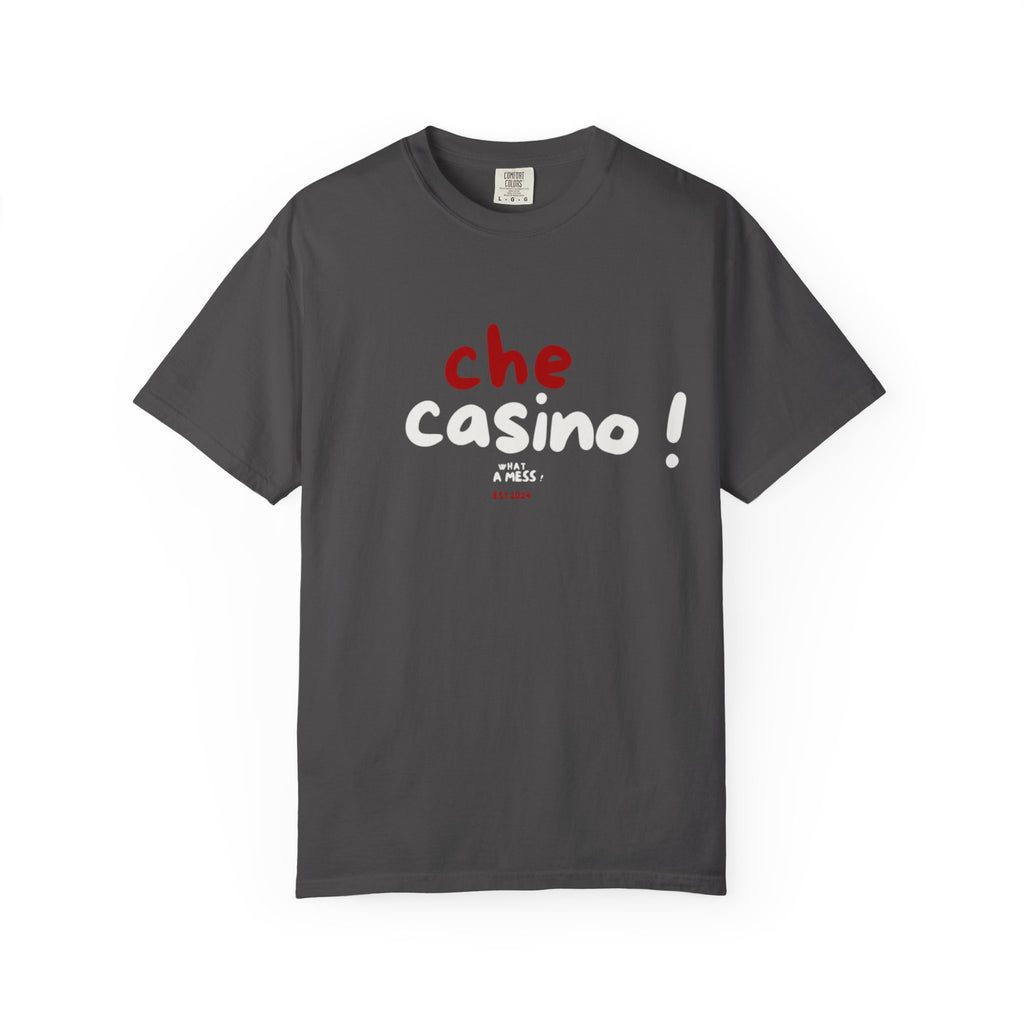 Che Casino Graphic T-Shirt — Italian for "What a mess!" Fun T-Shirt