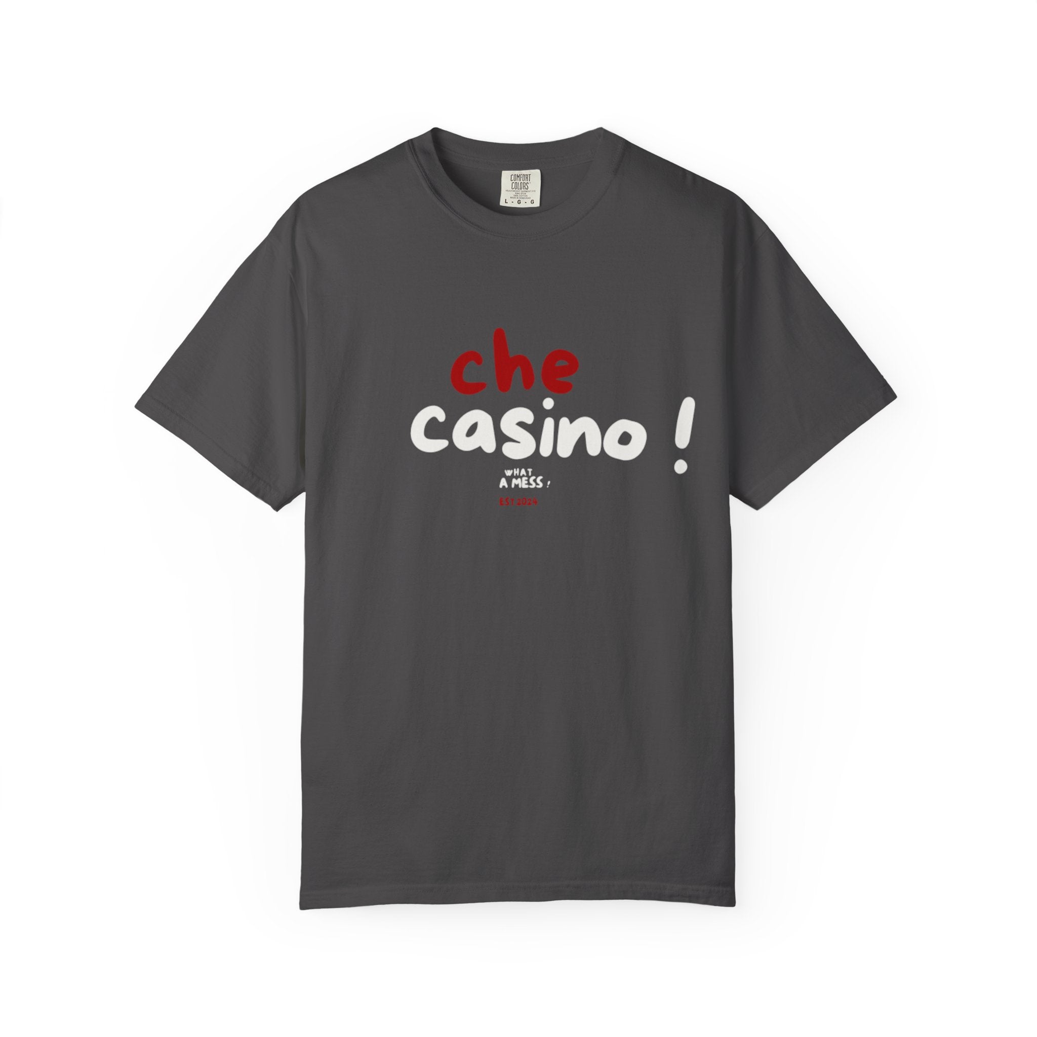 Che Casino Graphic T-Shirt — Italian for "What a mess!" Fun T-Shirt