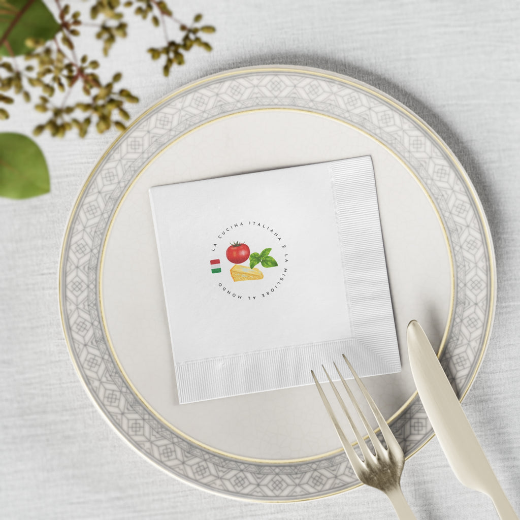 Logo der italienischen Küche, weiße Servietten mit Prägung