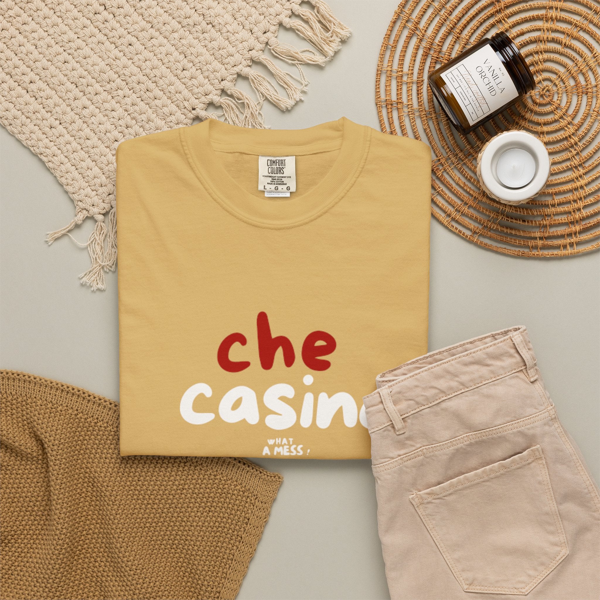Che Casino Graphic T-Shirt — Italian for "What a mess!" Fun T-Shirt