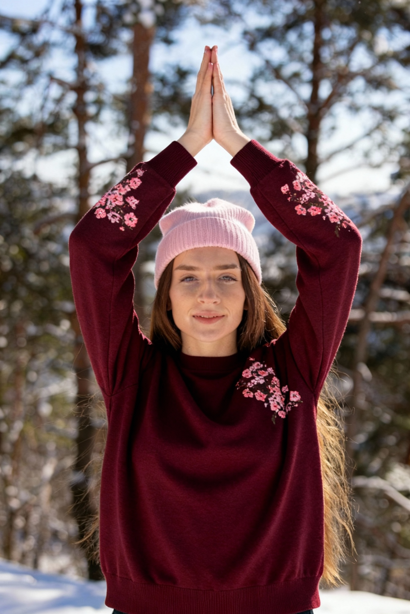 Trend color Burgundy relaxed fit knitted crew neck sweater with floral motif