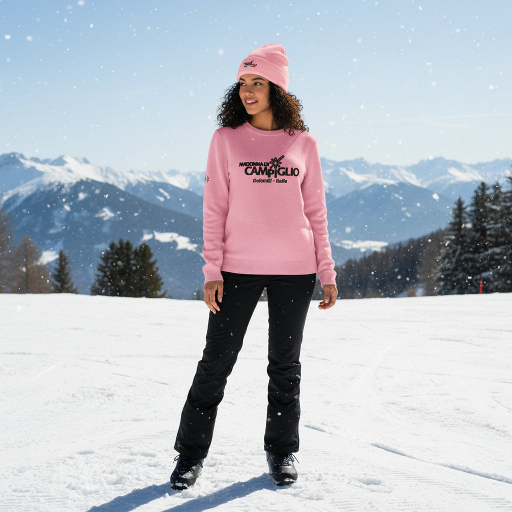 Rosa Strickpullover mit Rundhalsausschnitt und dem Logo des eleganten Skigebiets Madonna di Campiglio