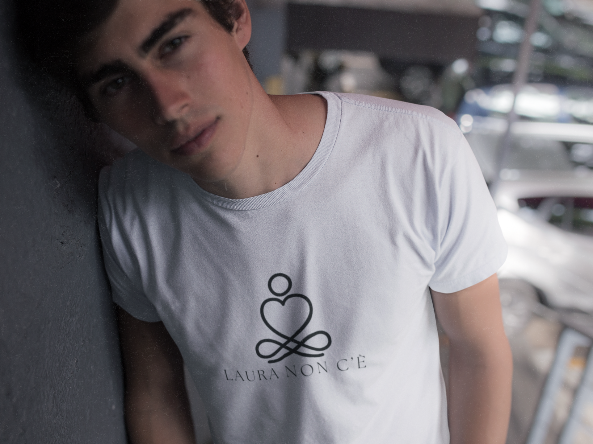 Italian Branded Jersey Short Sleeve Tee with Song slogan : Laura non c'è (Laura is not here) Unisex