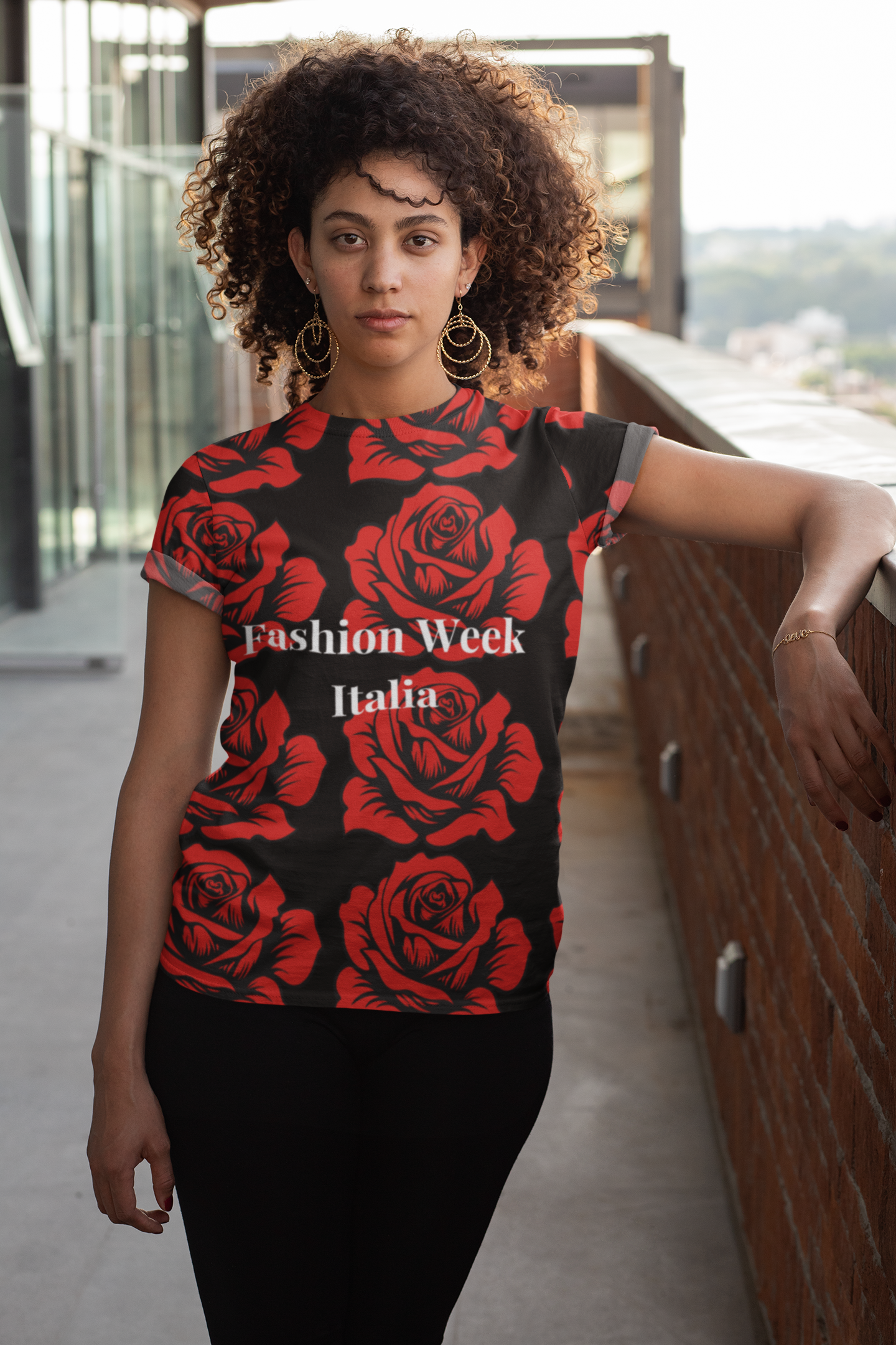 Damen-T-Shirt mit Rosenmotiv und kurzen Ärmeln, Fashion Week Italia
